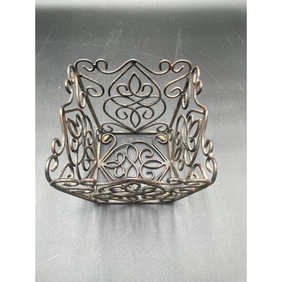 Southern Living at Home Wire Basket or Plant Holder Overlapping Hearts Design - Picture 2 of 4